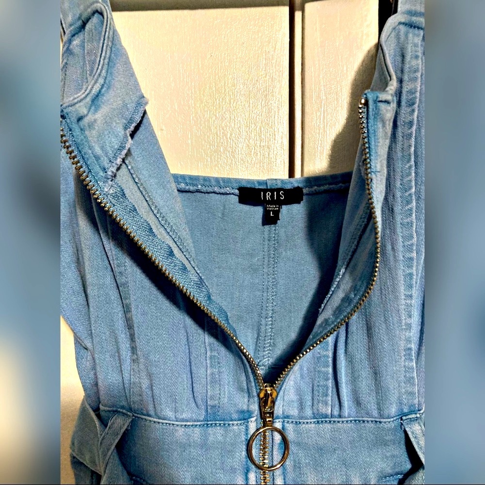 Light blue zip up romper from Iris size L 💛
